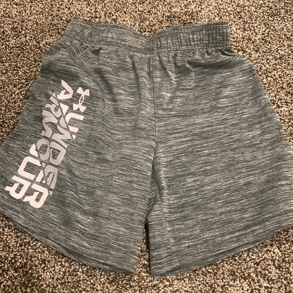 Under Armour boys shorts size 6